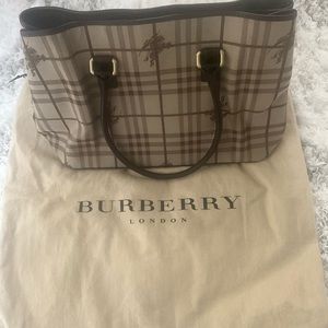Burberry purse